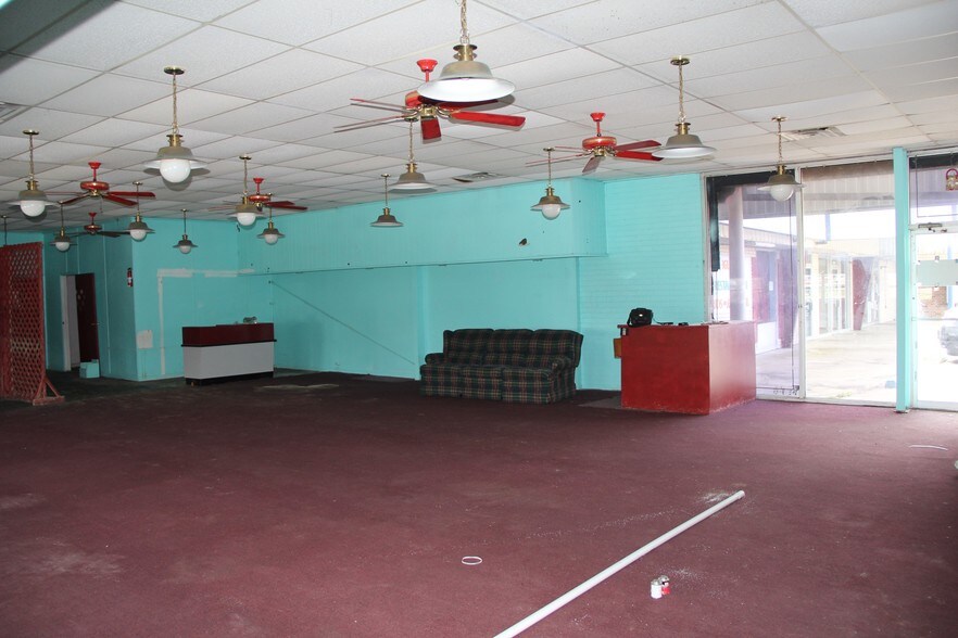 More Photos Of 1100 Main St, East Bernard Storefront For Lease