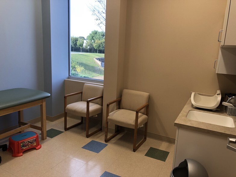More Photos Of 1150 Omega Dr, Hagerstown Medical For Sale