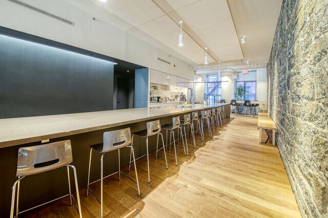 More Photos Of 460-464 Mcgill, Montréal Office For Sale