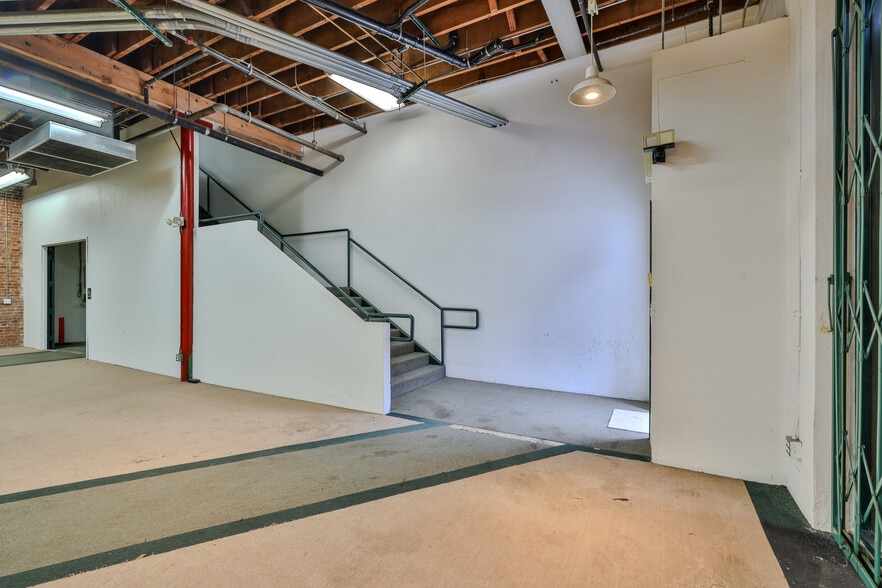 More Photos Of 400 E 4th St, Santa Ana General Retail For Lease