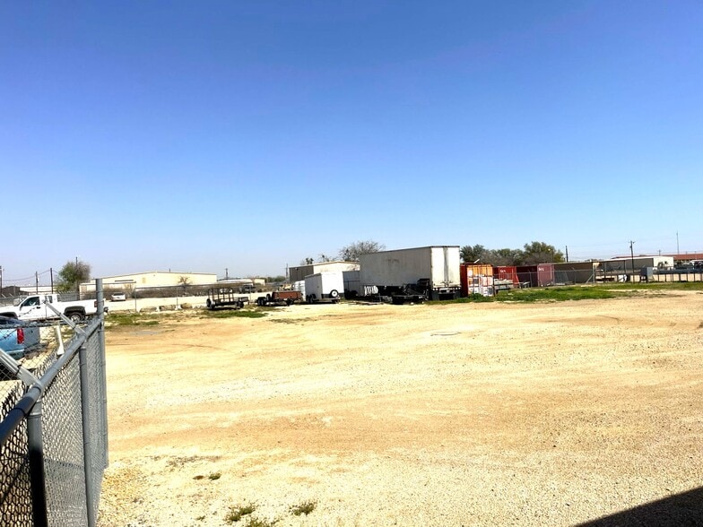 More Photos Of 3810 Spraberry Dr, San Angelo Flex For Sale