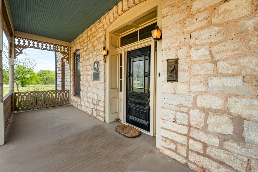 More Photos Of 703 Spring St, Granbury Lodge Meeting Hall For Sale