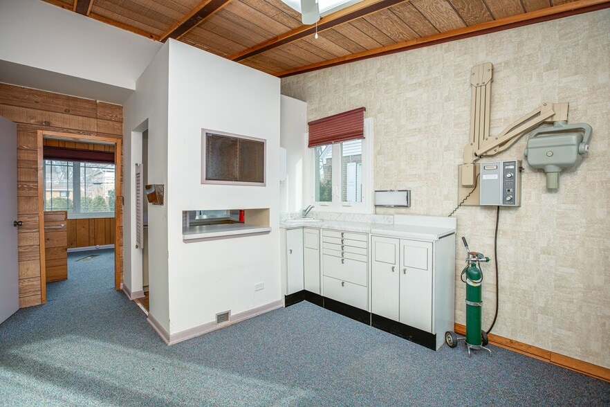 More Photos Of 1825 Roosevelt Rd, Wheaton Medical For Sale