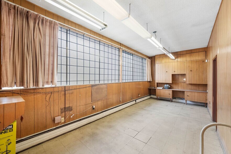 More Photos Of 8242 Ontario St, Vancouver Warehouse For Sale