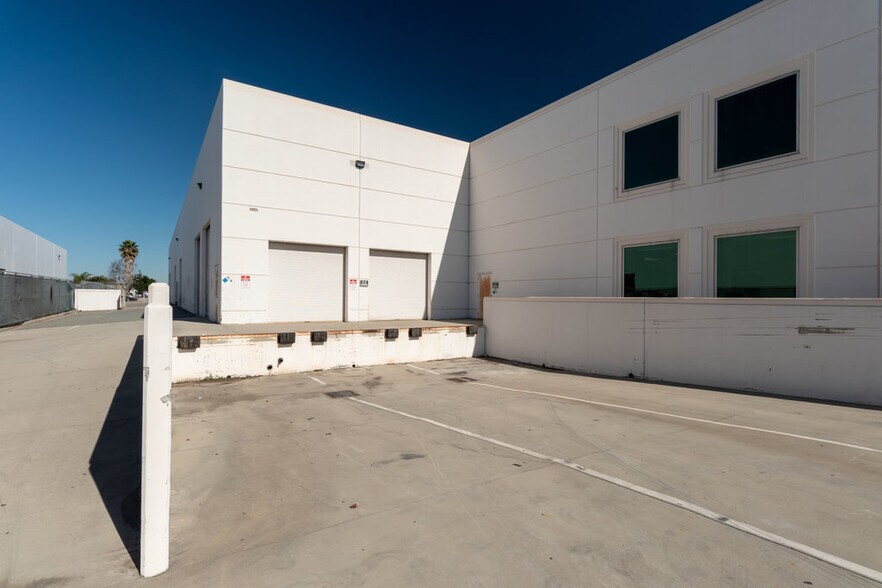 More Photos Of 8594 Siempre Viva Rd, San Diego Manufacturing For Lease