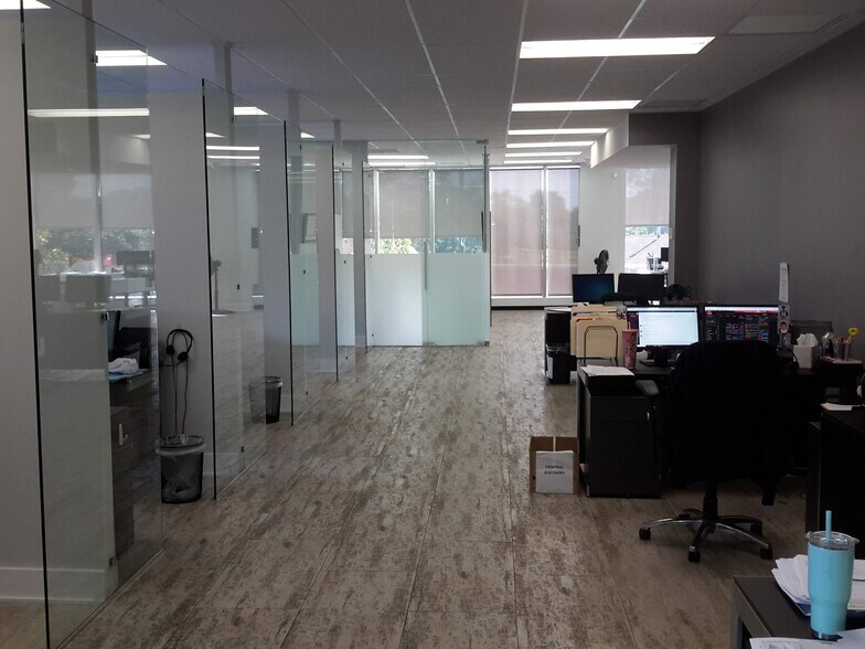More Photos Of 6232 N Pulaski Rd, Chicago Office For Sale