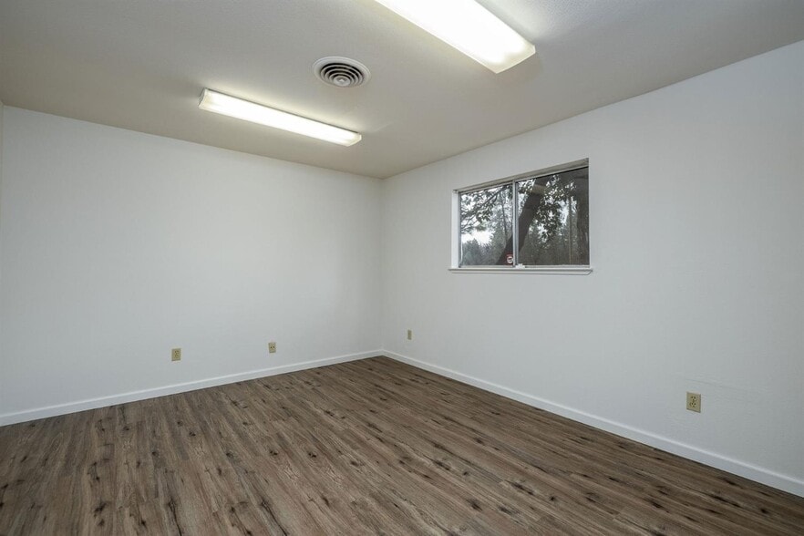 More Photos Of 16850 Willow Glen Rd, Brownsville Storefront Retail Office For Sale