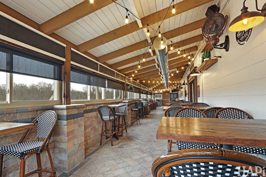 More Photos Of 10 W Grand Ave, Lake Villa Restaurant For Sale