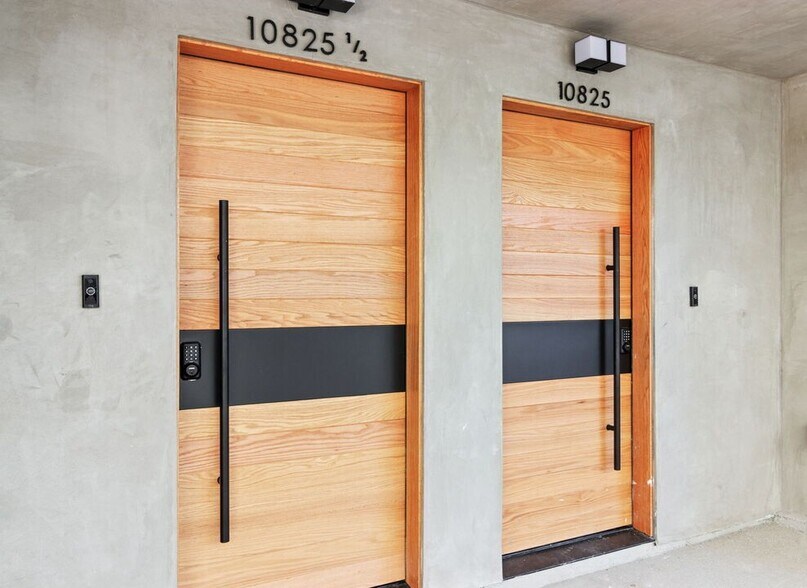 More Photos Of 10821 Hartsook St, North Hollywood Apartments For Sale
