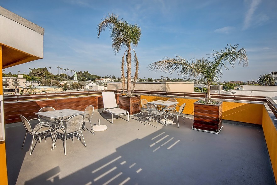 More Photos Of 2216 Main St, Santa Monica Apartments For Sale