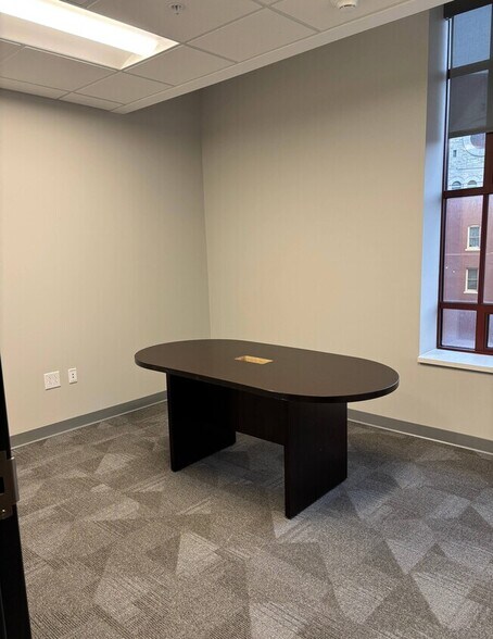 More Photos Of 109 S Warren St, Syracuse Office Residential For Lease