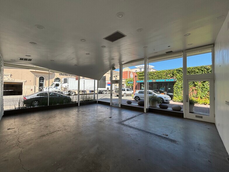 More Photos Of 920-932 Franklin St, Napa Storefront For Lease