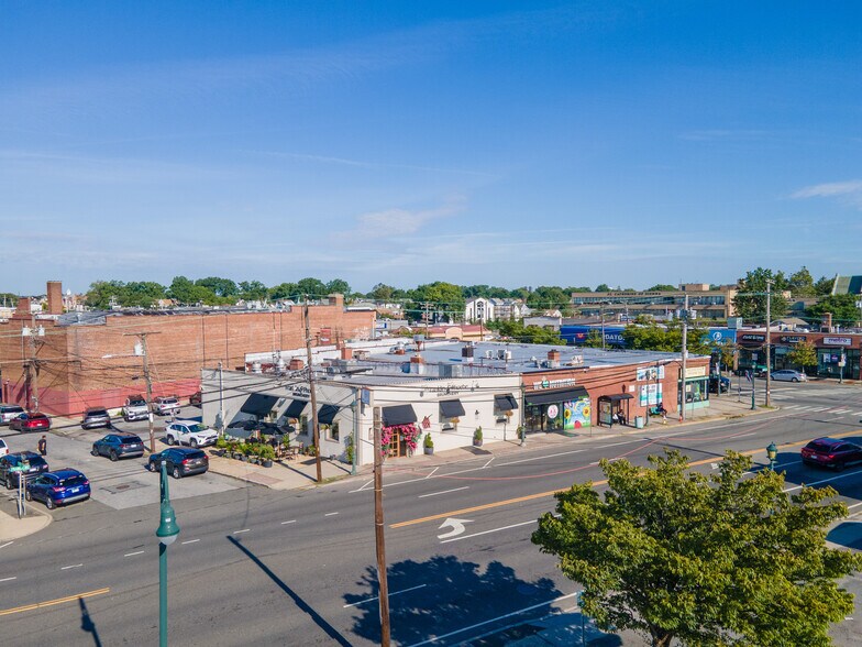 More Photos Of 967-983 Hempstead Tpke, Franklin Square Storefront For Sale