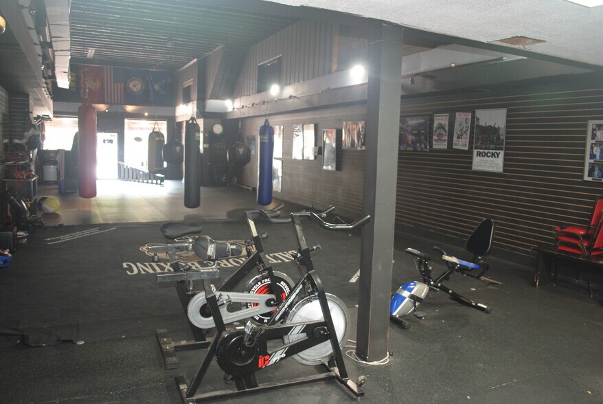 More Photos Of 506 S Broadway, Baltimore Storefront Retail Office For Lease