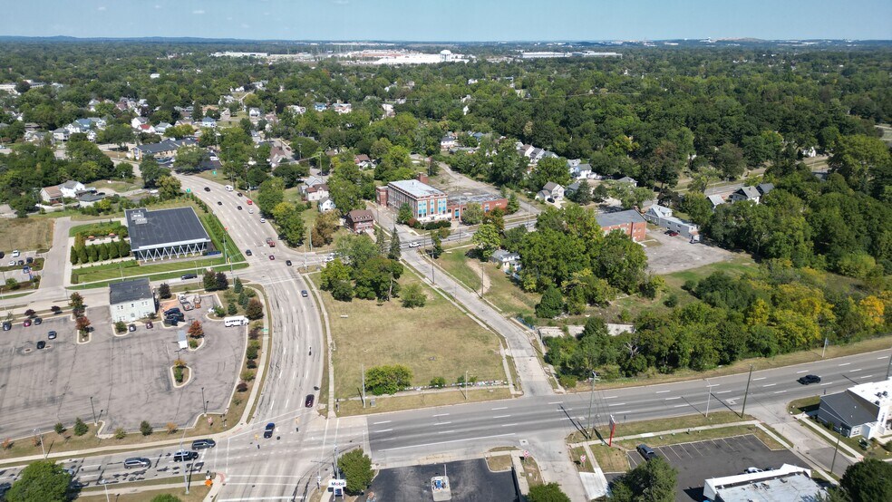 More Photos Of 131 University Dr, Pontiac Health Club For Sale