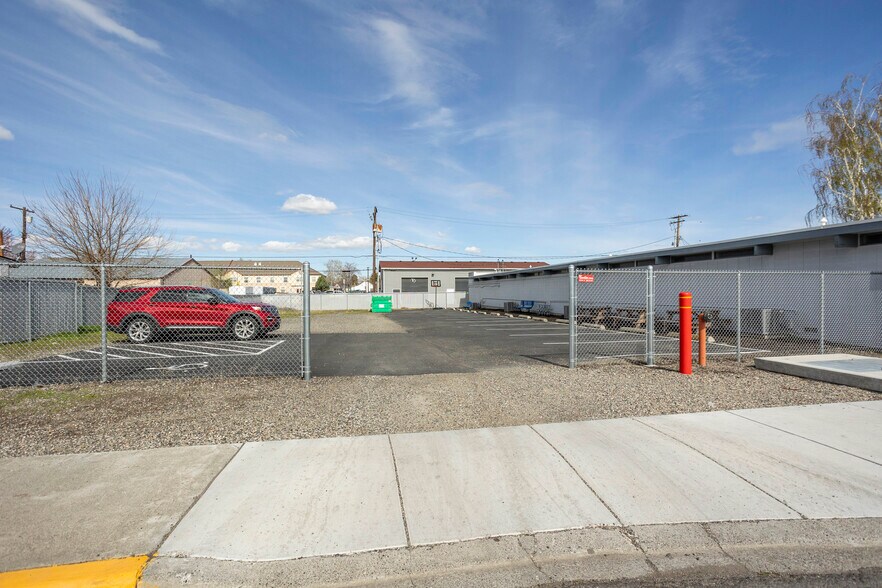 More Photos Of 611 W Columbia St, Pasco Office For Sale