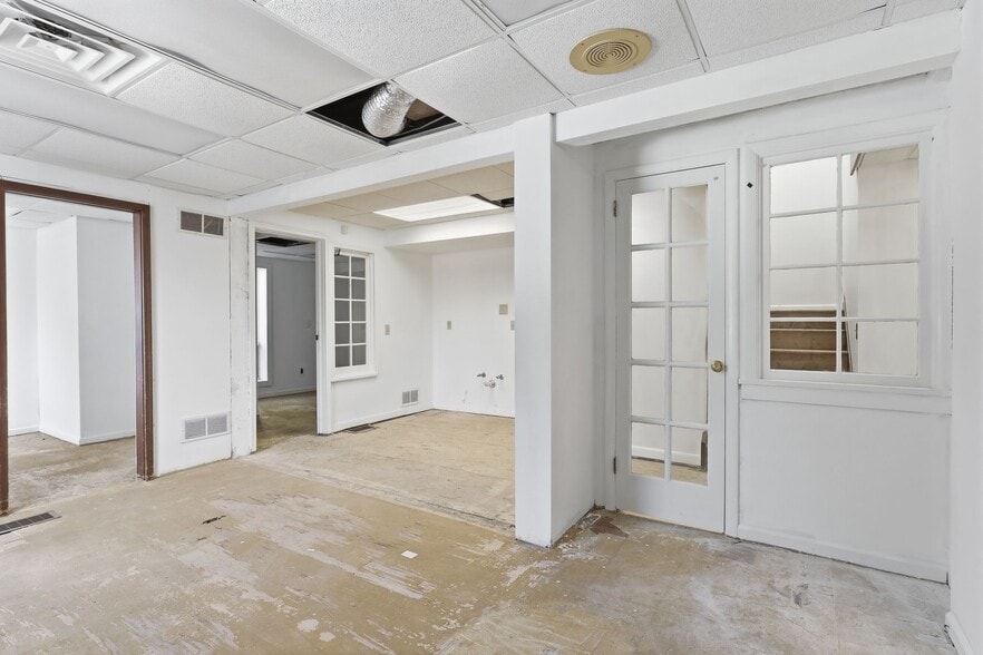 More Photos Of 25 S Main St, Pittsford Freestanding For Sale