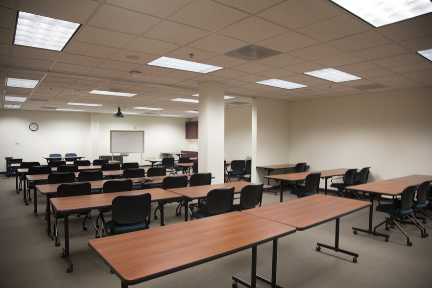 More Photos Of 1241 State St, Salem Office For Sale