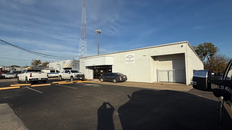 Primary Photo Of 13534 Floyd Cir, Dallas Light Manufacturing For Lease
