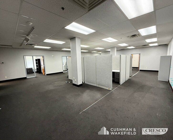 More Photos Of 1263 S Chillicothe Rd, Aurora Warehouse For Lease