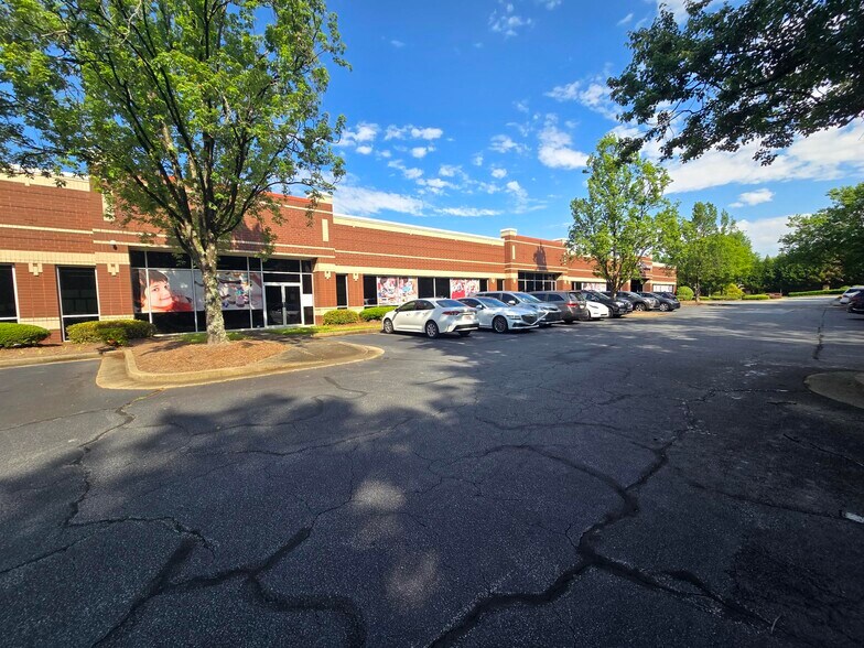 More Photos Of 10700 Abbotts Bridge Rd, Johns Creek General Retail For Lease