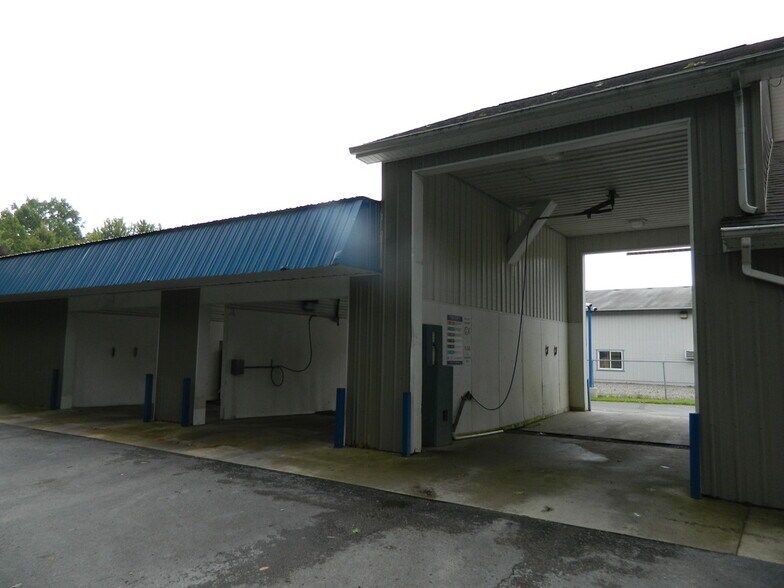 More Photos Of 37521 Green St, New Baltimore Carwash For Sale