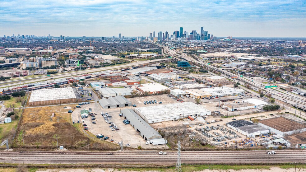More Photos Of 4812 Gulf Fwy, Houston Warehouse For Lease