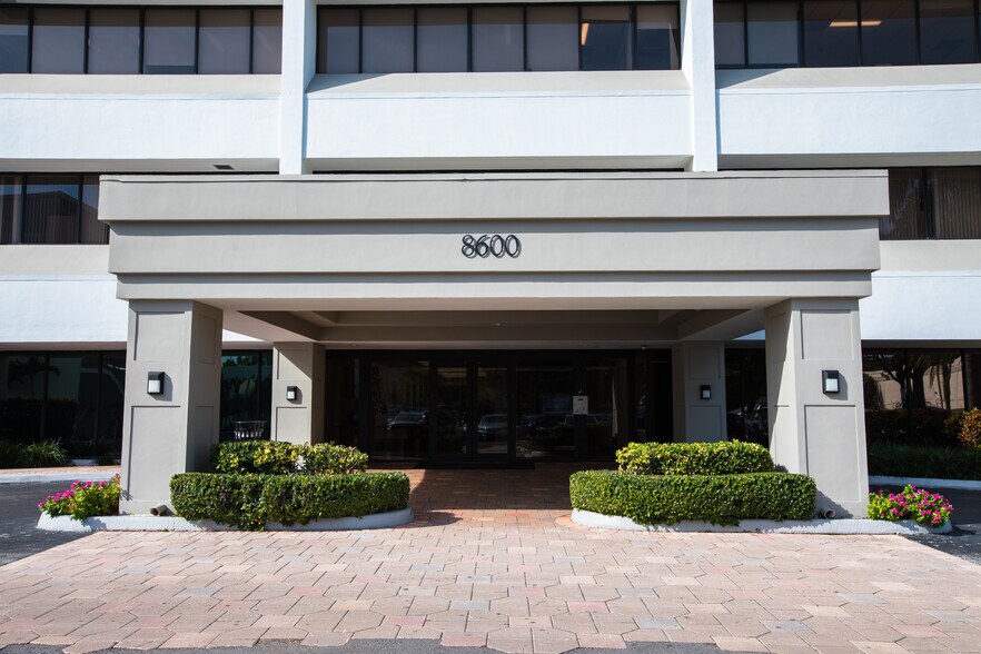 More Photos Of 8600 NW 36th St, Miami Office For Lease