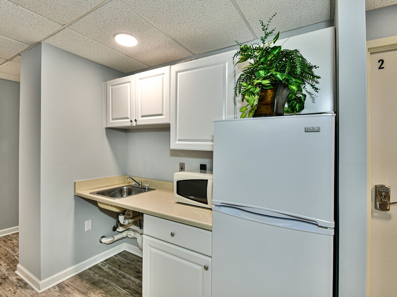 More Photos Of 2300 N Pershing Dr, Arlington Medical For Lease