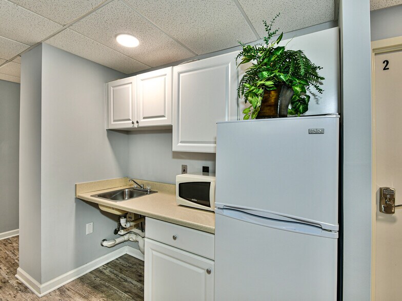 More Photos Of 2300 N Pershing Dr, Arlington Medical For Sale
