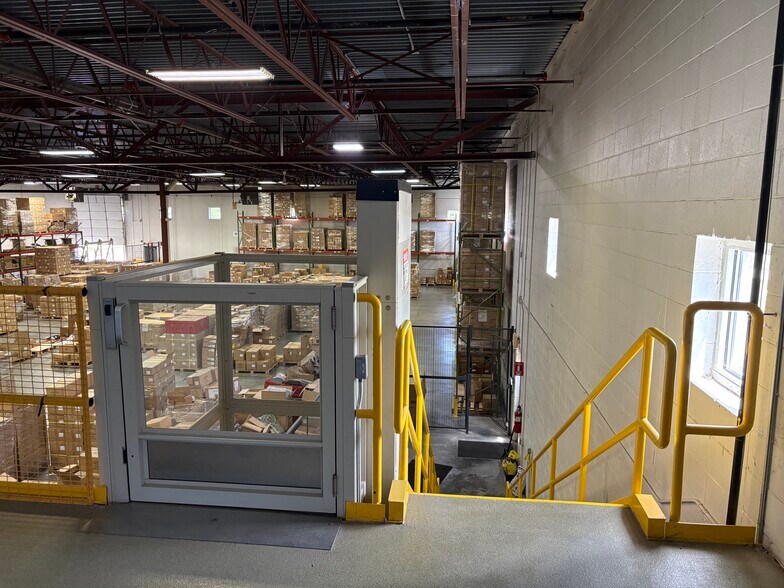 More Photos Of 4640 W Ironwood Dr, Franklin Manufacturing For Sale