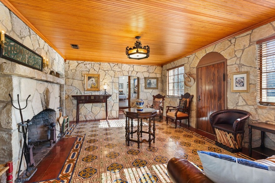 More Photos Of 5322 State Hwy 16 N, Bandera Hospitality For Sale