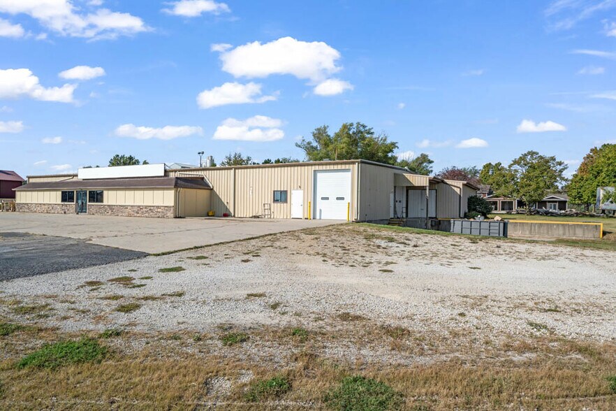 More Photos Of 1106 N 10th St, Winterset Flex For Sale