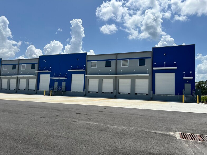More Photos Of 440 Dundas Dr, Jacksonville Unknown For Lease