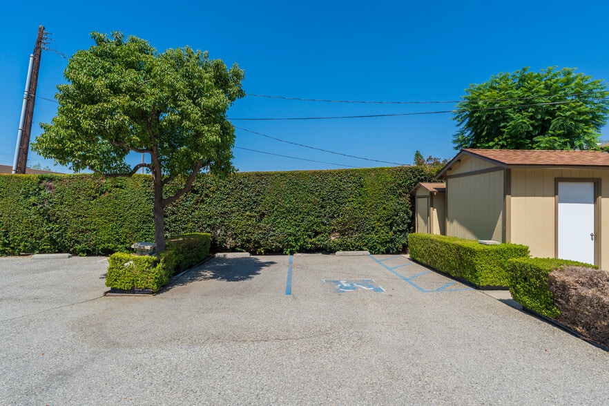 More Photos Of 146 E Walnut Ave, Monrovia Medical For Sale