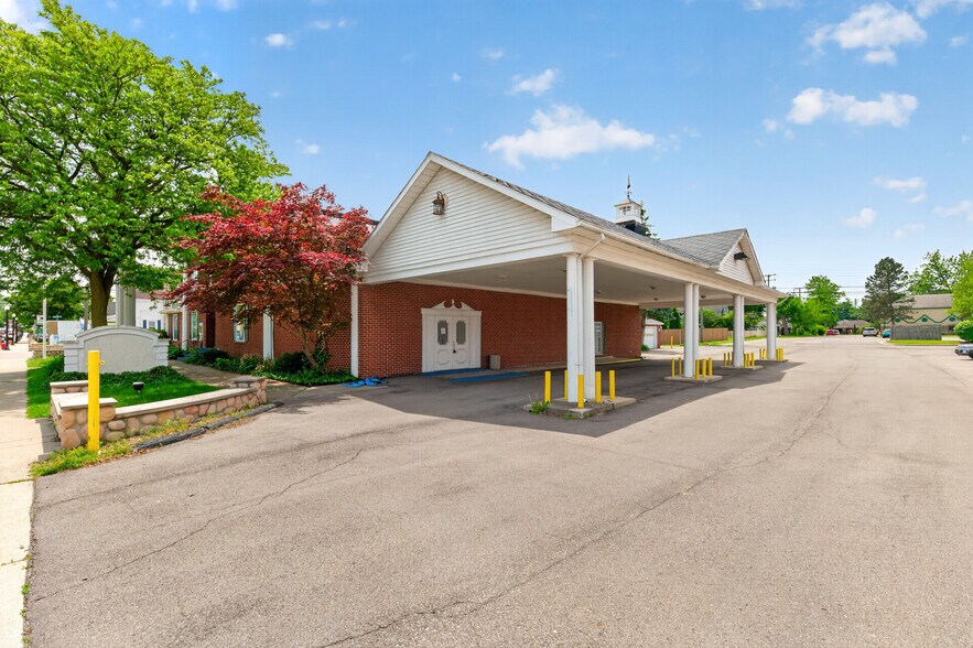 More Photos Of 209 N Main St, Belleville Medical For Sale