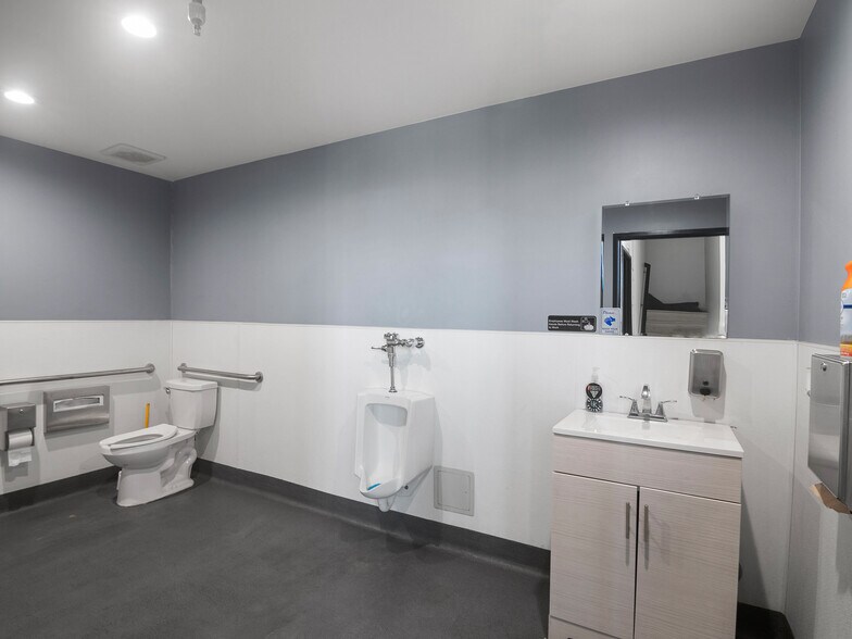 More Photos Of 3210 S Standard Ave, Santa Ana Warehouse For Sale