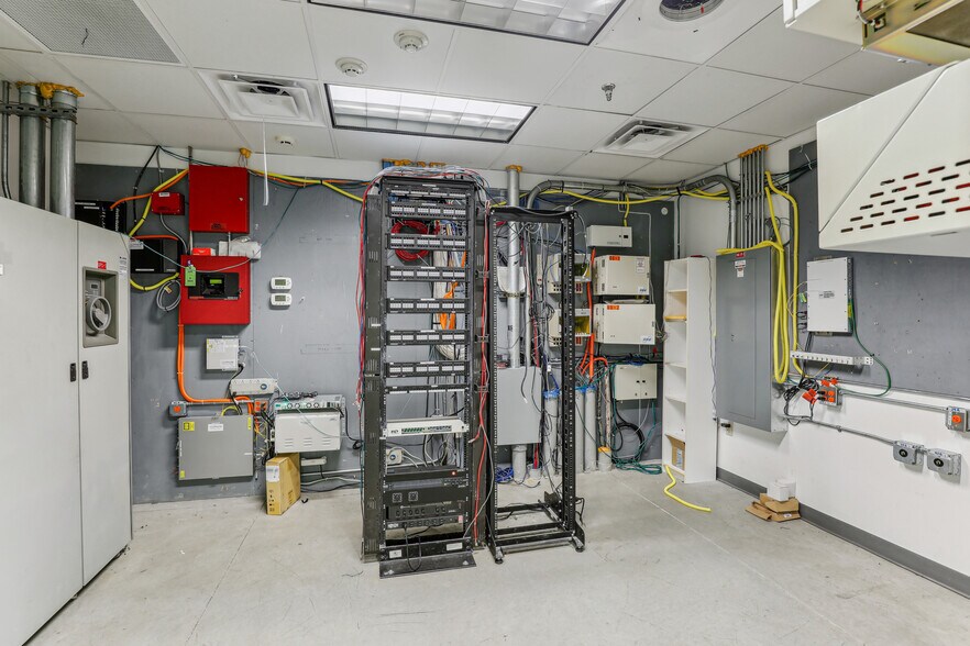 More Photos Of 60 Overbrook Dr, Monroe Flex For Sale