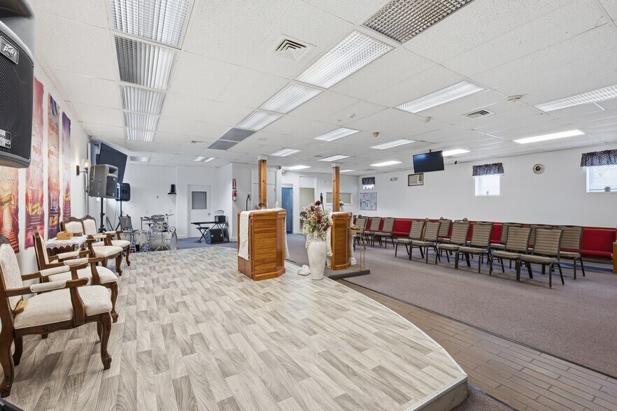 More Photos Of 55 Curtis St, New Britain Freestanding For Sale