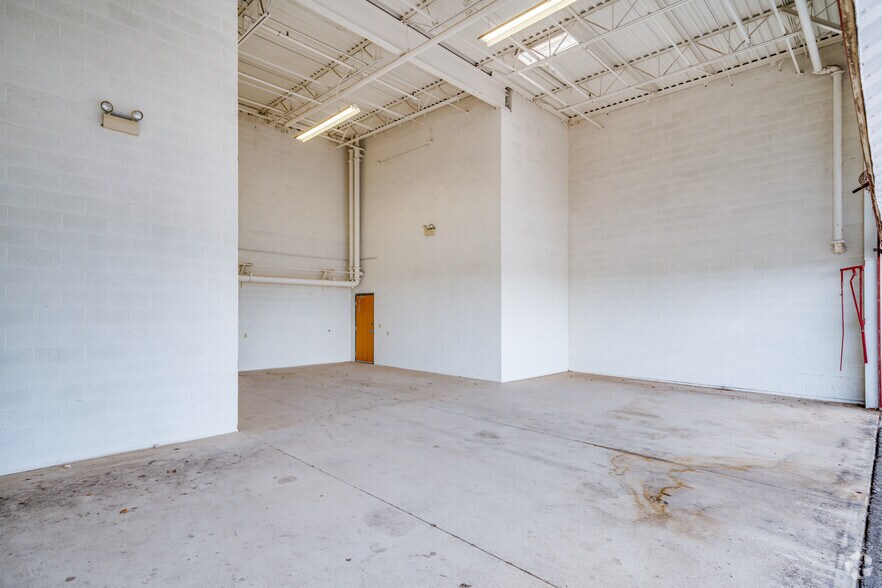 More Photos Of 2550 N Thunderbird Cir, Mesa Office For Lease
