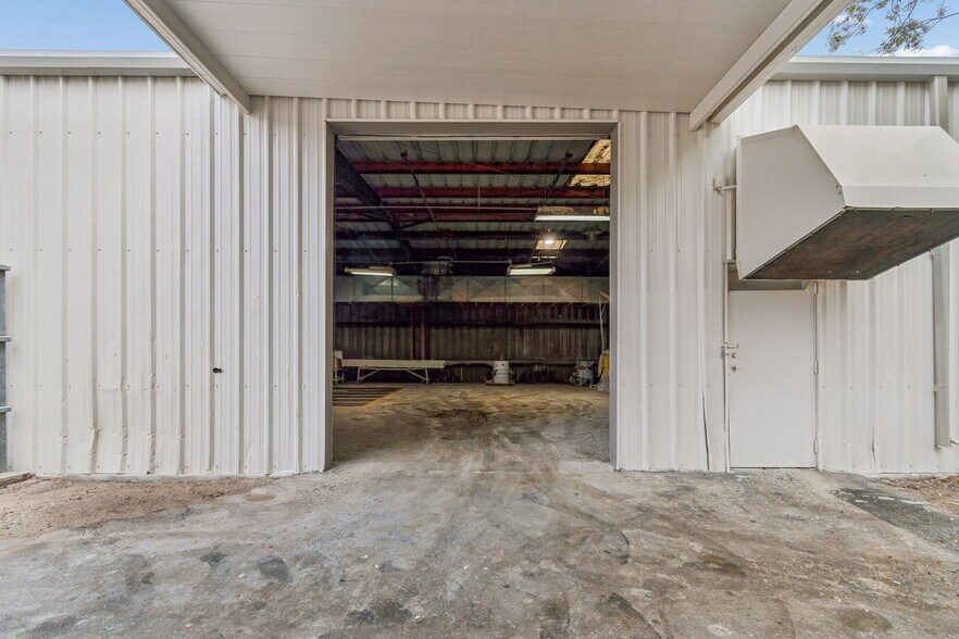 More Photos Of 1060 Harbor Lake Dr, Safety Harbor Light Manufacturing For Sale