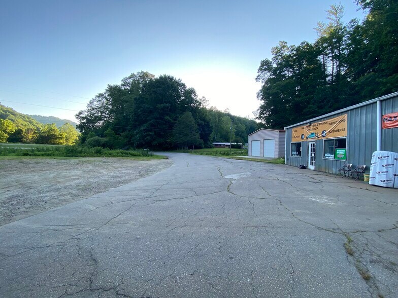 More Photos Of 23 Lana Ln, Burnsville Auto Repair For Sale