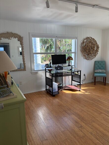 More Photos Of 5032 Calle Minorga, Sarasota Office Residential For Sale