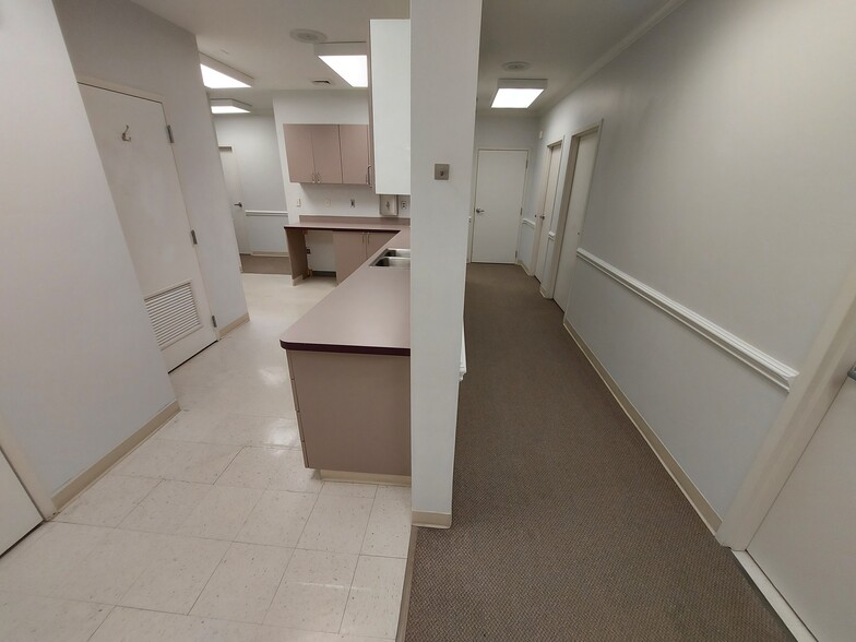 More Photos Of 5015 Southpark Dr, Durham Medical For Lease
