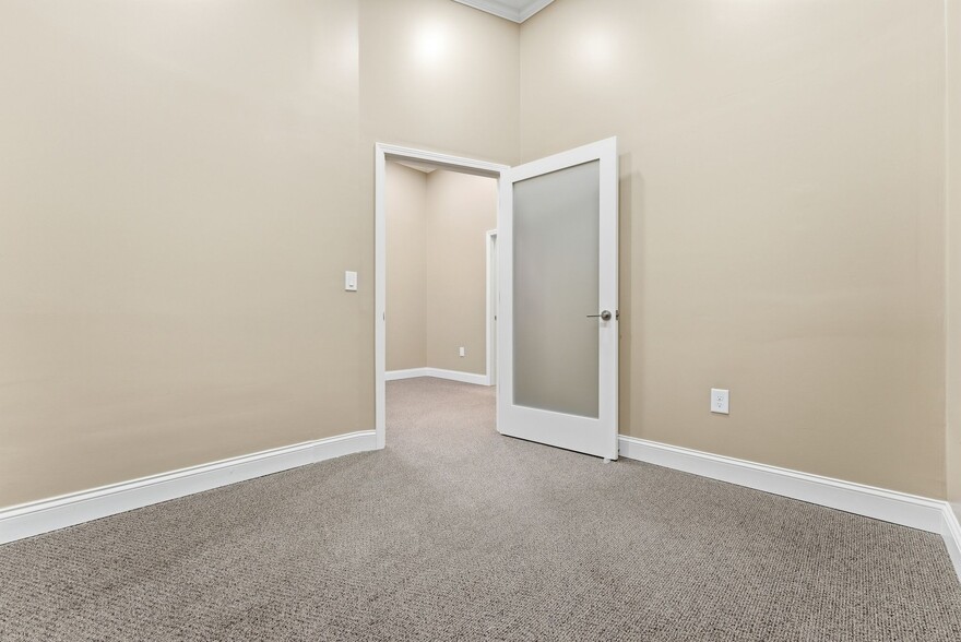 More Photos Of 311 S Royal Oaks Blvd, Franklin Medical For Sale