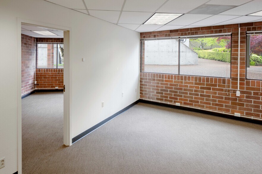 More Photos Of 5441 S Macadam Ave, Portland Office For Lease