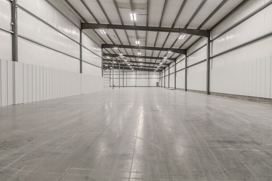 More Photos Of 5 B W Industrial, Washington Warehouse For Lease