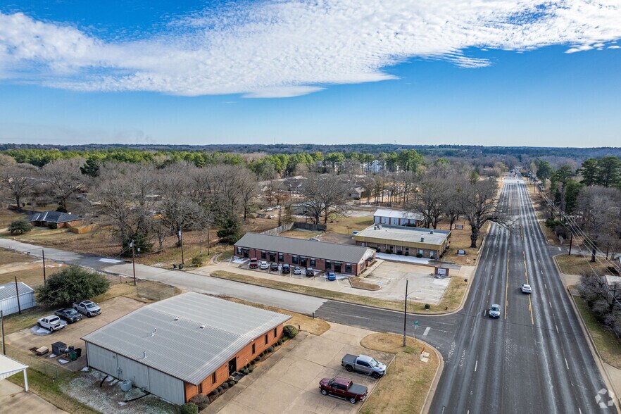 More Photos Of 6724 Paluxy Dr, Tyler Office For Lease