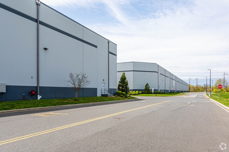 More Photos Of 1600 Livingston Ave, North Brunswick Distribution For Lease