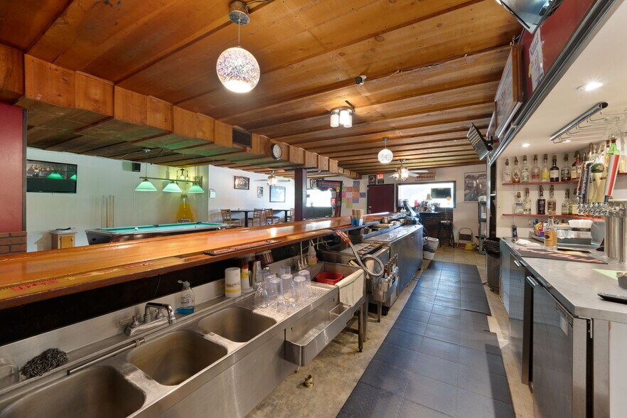 More Photos Of 18089 W State St, Vandalia General Retail For Sale